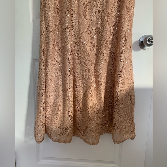 Elegant Champagne long dress - Picture 5 of 8